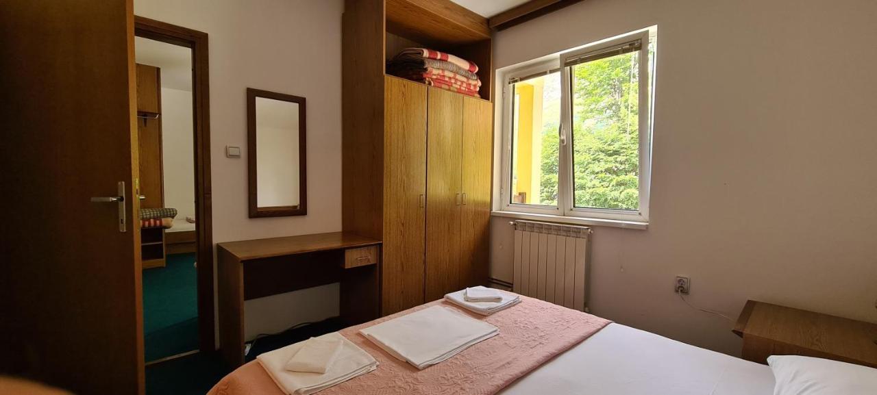 Guest House Tiha Noc Žabljak エクステリア 写真