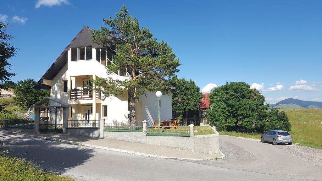 Guest House Tiha Noc Žabljak エクステリア 写真