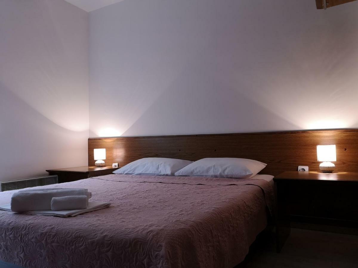 Guest House Tiha Noc Žabljak エクステリア 写真